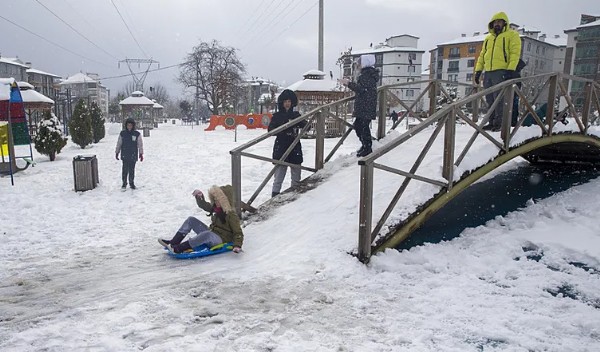Eğitime Kar Engeli! Valilikler Peş Peşe Duyurdu